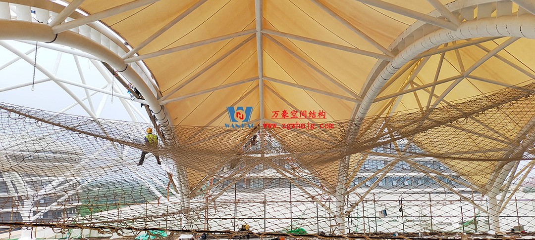 施工加速，這個(gè)PTFE膜結(jié)構(gòu)天幕即將完工！