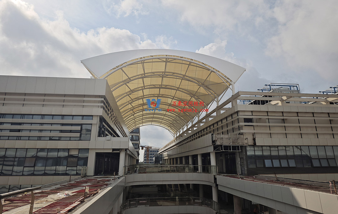 海南醫學院第一附屬醫院江東新院區連廊天幕順利完工